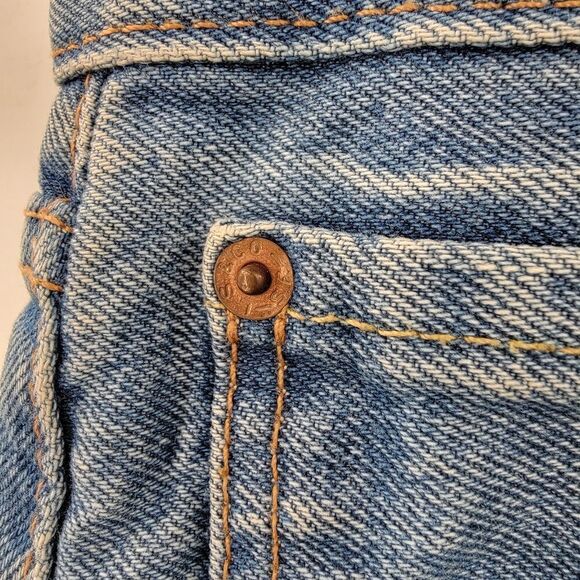 Levi's Jean Shorts Women's 34 Boho Distressed Raw Hem Long Dad Denim Bermuda - Picture 6 of 16